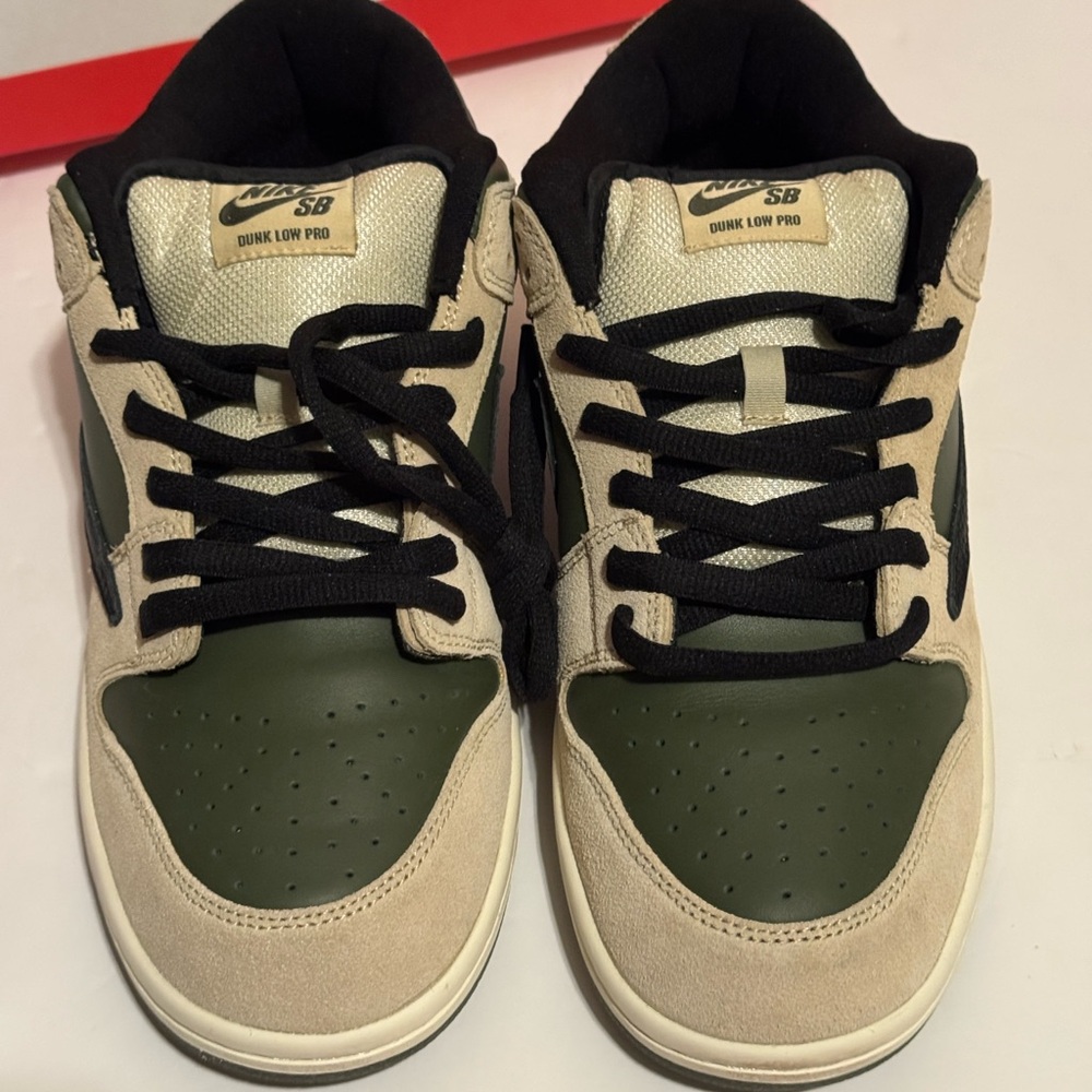 Nike SB Dunk Low Sneakers - Picture 2 of 11